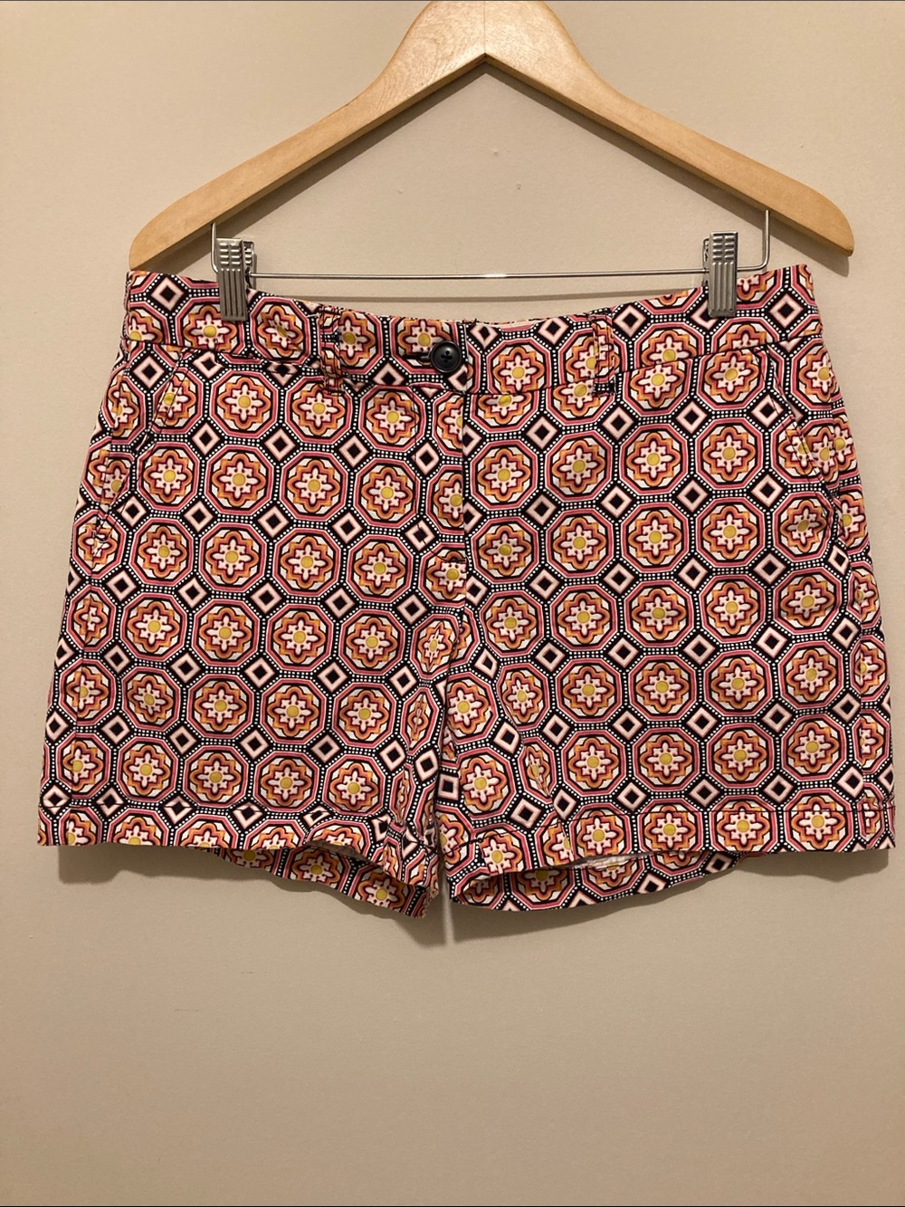 crown & ivy Pink Multi Geometric Print Bermuda Shorts Sz 10 4”inseam
